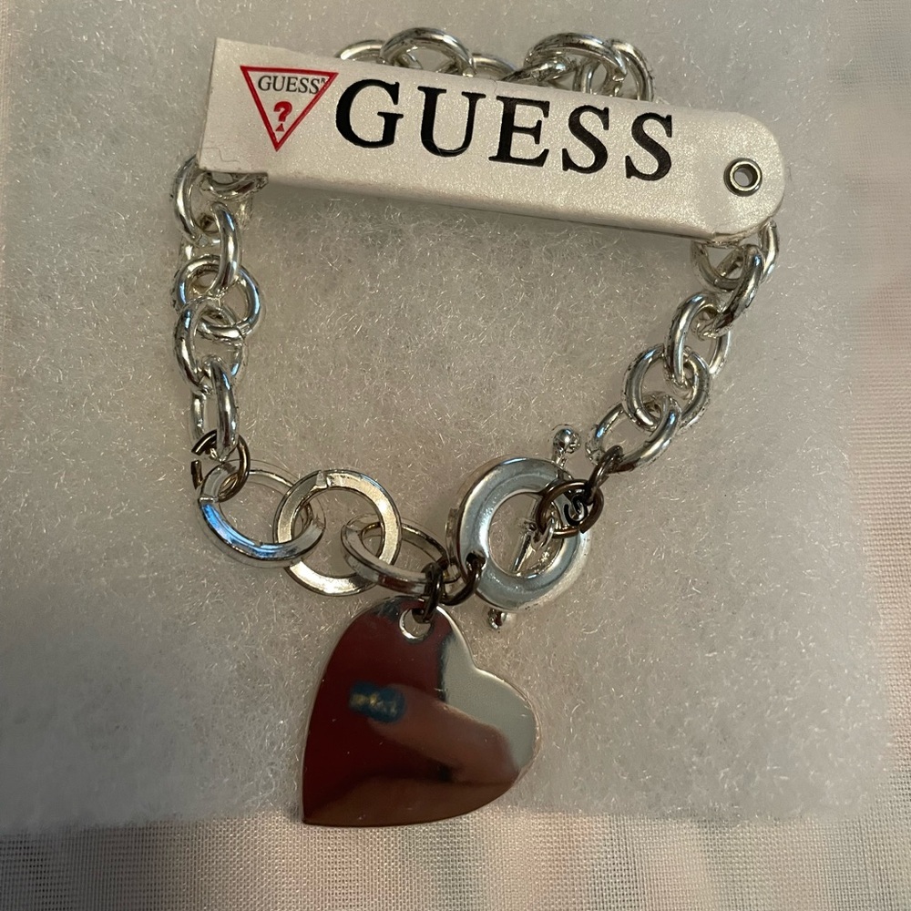 Guess - Picture 4 of 4